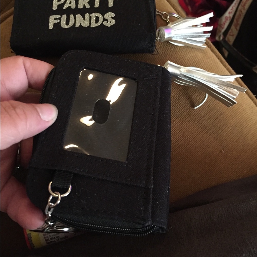 SOLD !!!! Cute wallet brand new one left